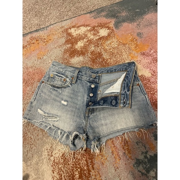 Levi's Women's 501 Original Shorts‎ Distressed Button Up, Fringe Size 27 - Picture 4 of 7